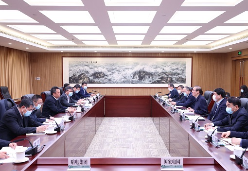 辛保安、張智剛與哈電集團(tuán)董事長(zhǎng)曹志安、總經(jīng)理吳偉章會(huì)談