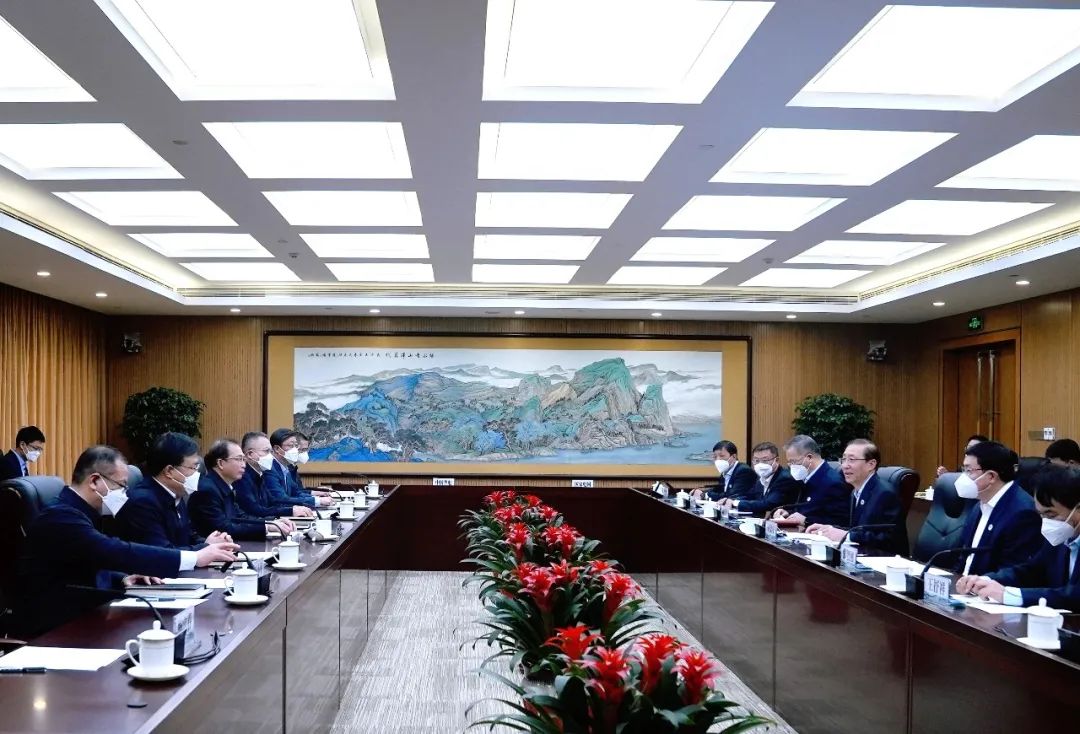 華電集團董事長江毅、總經(jīng)理葉向東與國家電網(wǎng)董事長辛保安、總經(jīng)理張智剛舉行會談