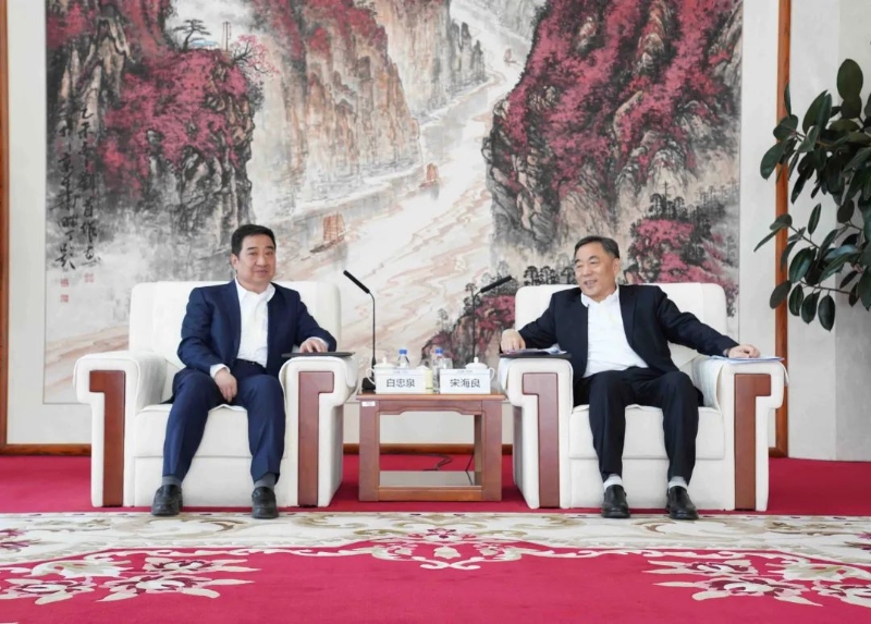 中國能建黨委書記、董事長宋海良與中國電氣裝備黨委書記、董事長白忠泉會談