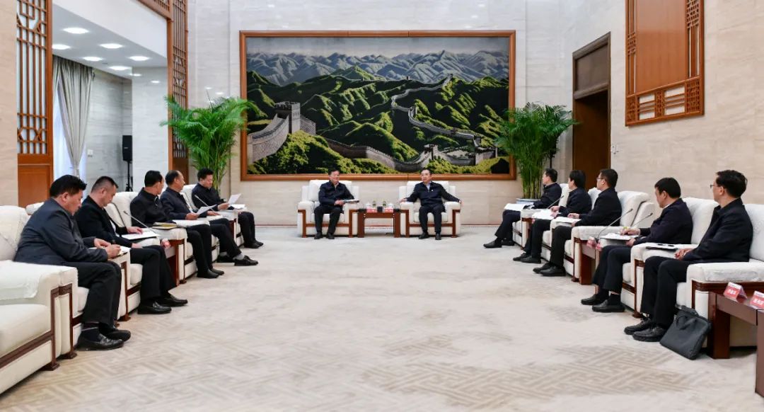大唐集團(tuán)黨組書記、董事長鄒磊與青海省海南州委書記呂剛、州長尕瑪朋措會談