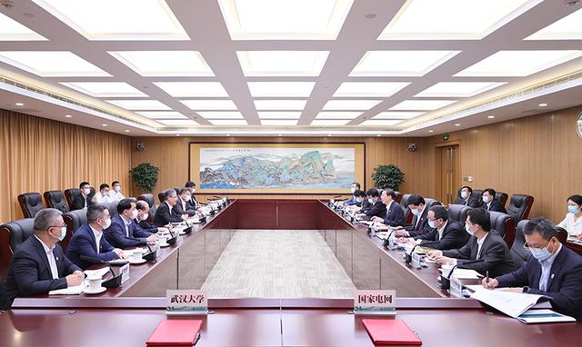 國家電網董事長辛保安、總經理張智剛與武漢大學黨委書記黃泰巖、校長張平文會談