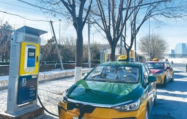 一天去四趟換電站，新能源出租車“不抗凍”怎么開