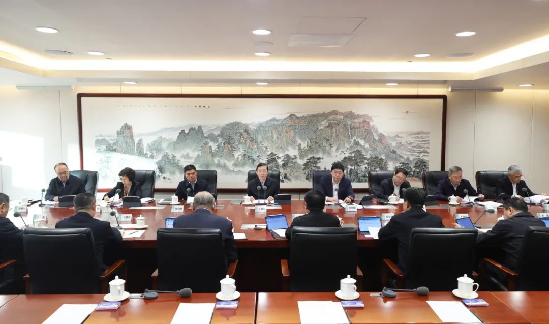 國家電網(wǎng)公司領(lǐng)導(dǎo)班子和專職助理、總師、副總師2024年調(diào)研座談會(huì)召開