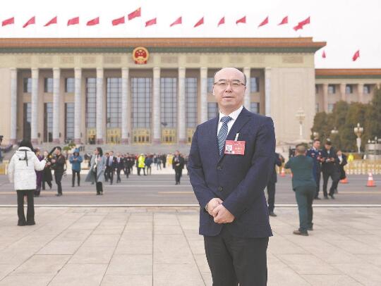 【兩會(huì)好聲音】全國(guó)人大代表，國(guó)網(wǎng)山東公司董事長(zhǎng)、黨委書記 王志偉：推動(dòng)新能源高質(zhì)量發(fā)展 助力美麗中國(guó)建設(shè)