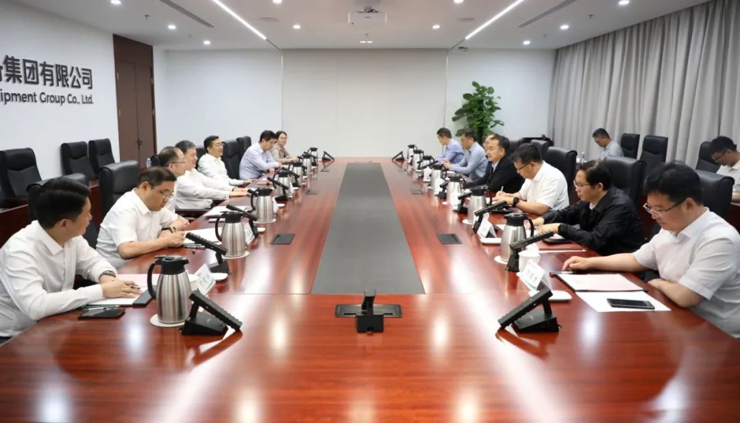 中國(guó)電氣裝備黨委副書記、總經(jīng)理周群會(huì)見鄭州市委副書記、市長(zhǎng)何雄