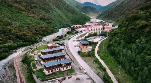 培育壯大清潔能源產業，推動白玉綠色低碳高質量發展