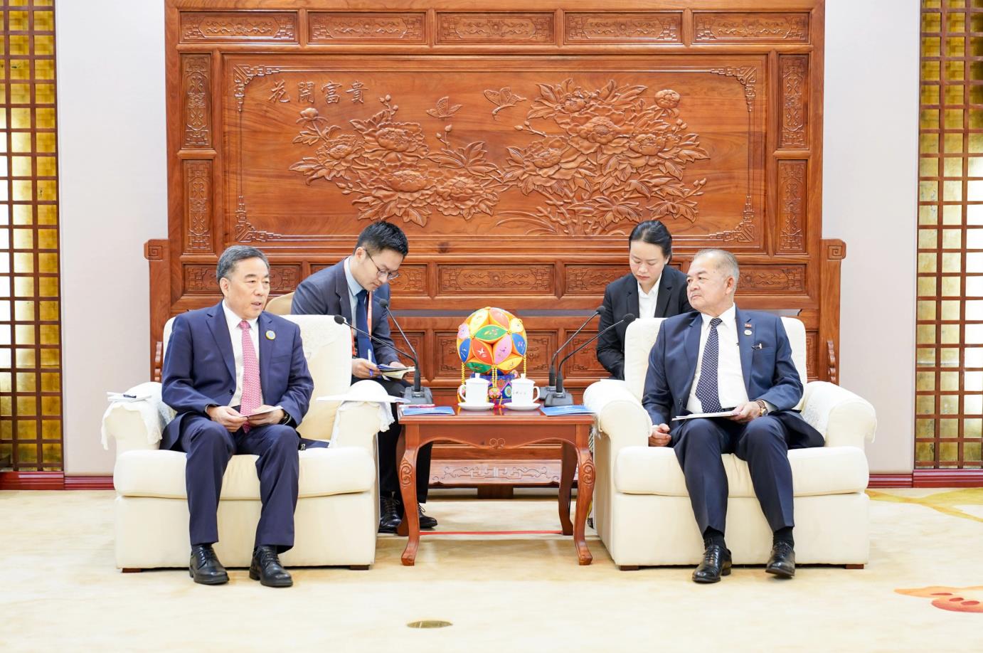 中國能建黨委書記、董事長宋海良與老撾副總理