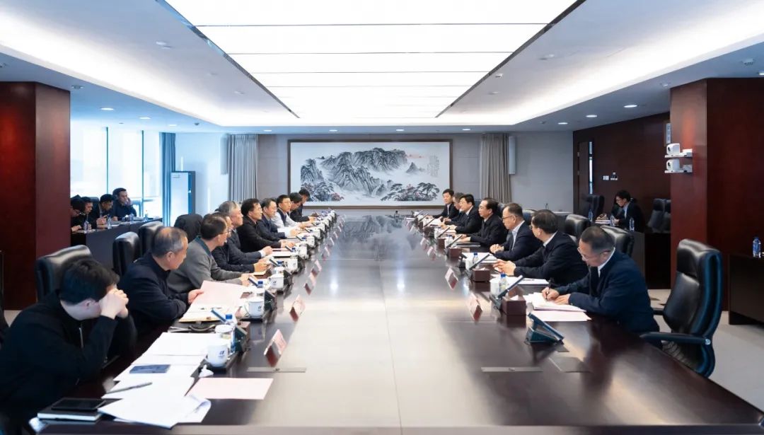 華電集團(tuán)董事長(zhǎng)、黨組書記江毅與北京市政府黨組成員、副市長(zhǎng)文獻(xiàn)舉行會(huì)談