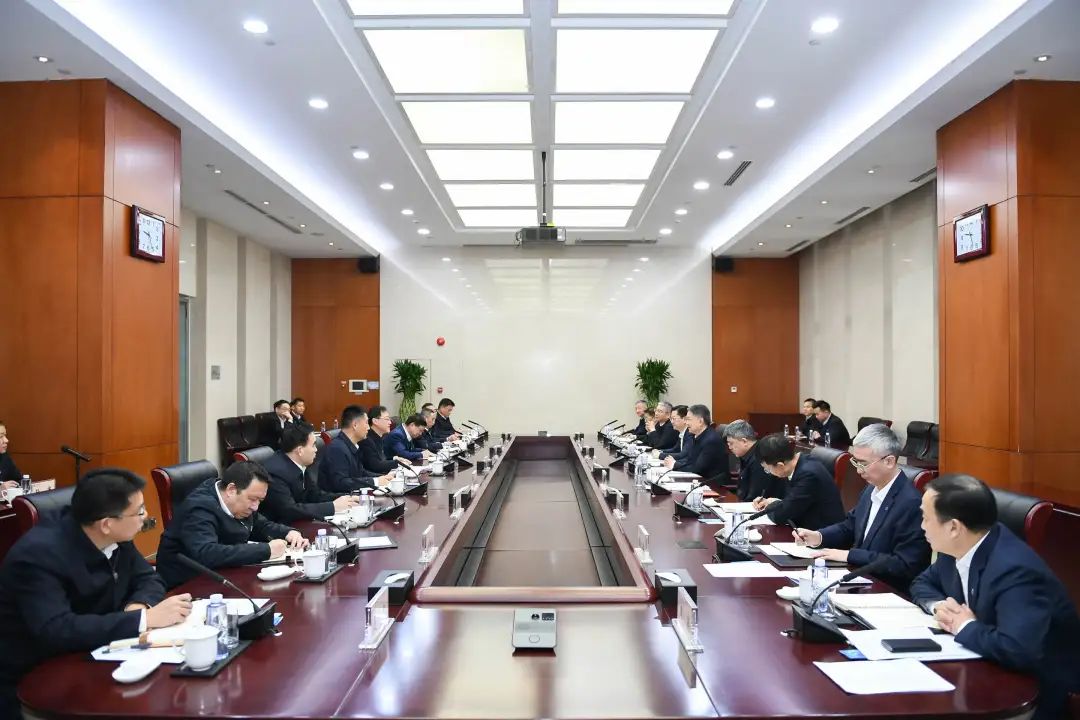 華能集團董事長、黨組書記溫樞剛會見中國安能董事長陳奕輝、總經理周慶豐